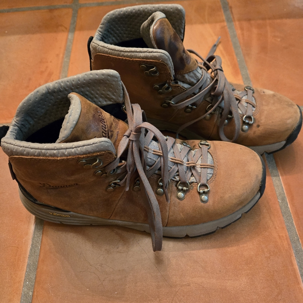 Danner Mountain 600